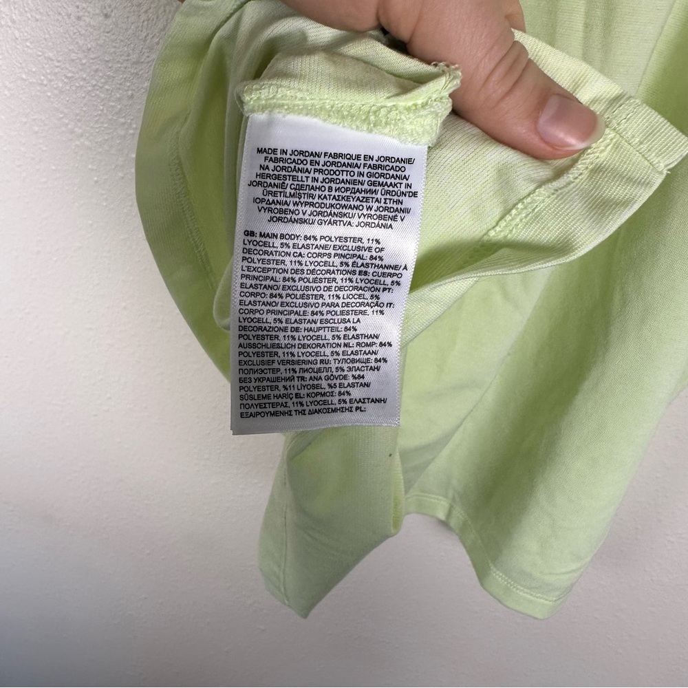 THE‎ NORTH FACE Women's Active Sleeveless Neon Lime Tank Top - Picture 5 of 6